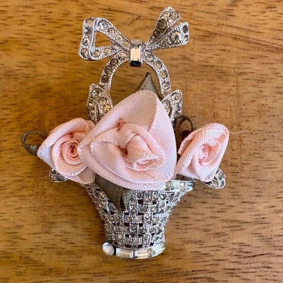 Gorgeous vintage silver basket brooch w/pink satin ribbon flowers & rhinestones - Picture 3 of 9